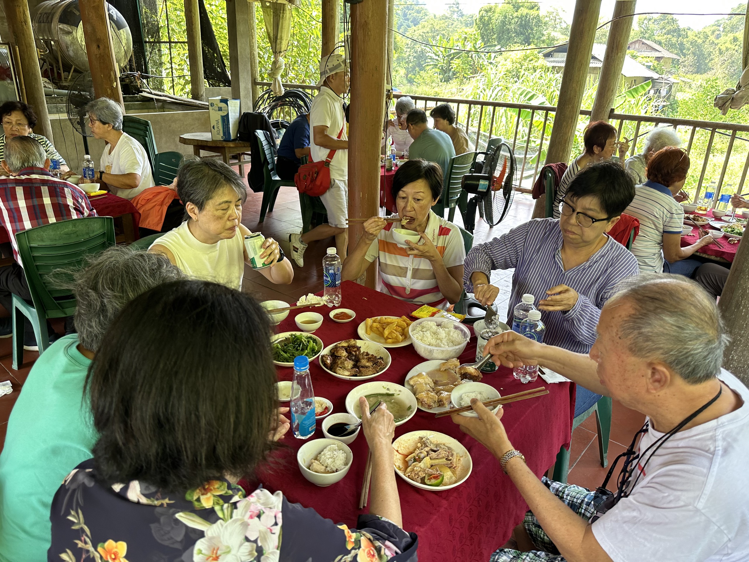 clients have local food in Pac Ngoi Village